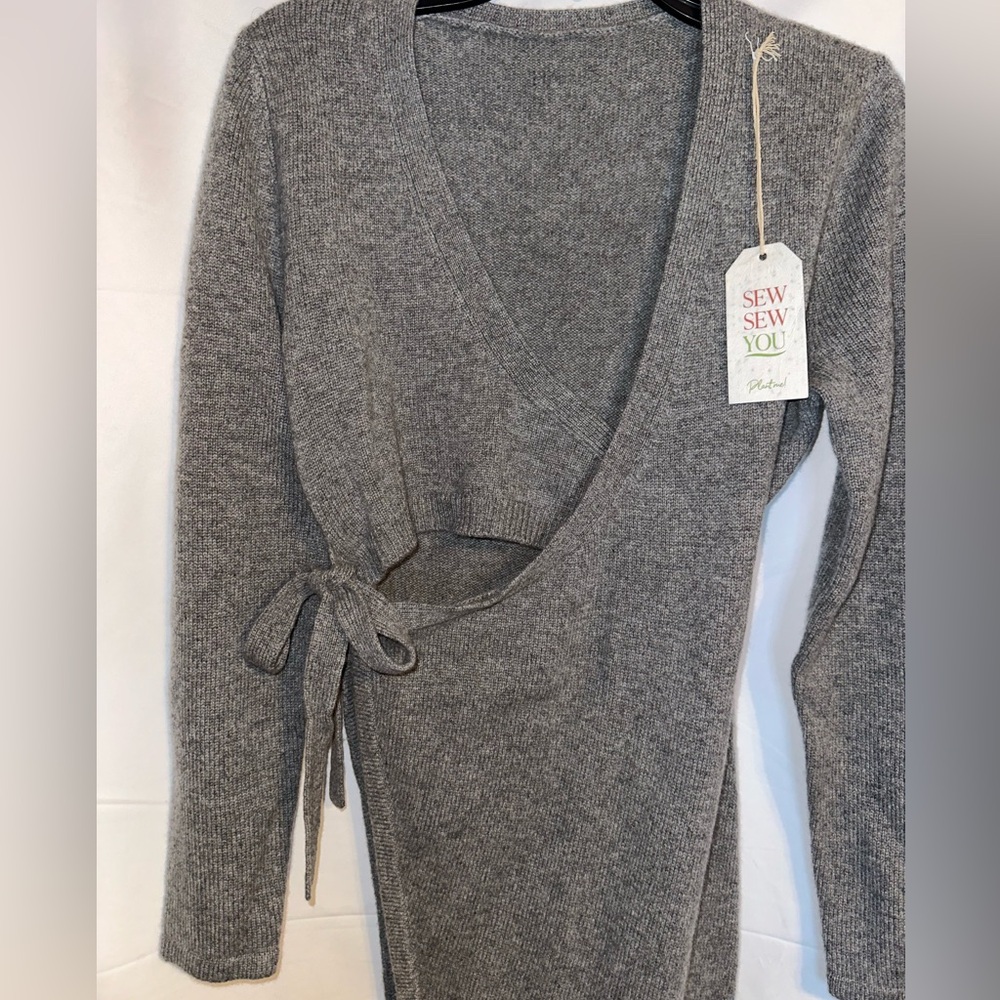 100% Cashmere Gray Wrap Sweater size M Comfy, Cozy, Stylish, boho